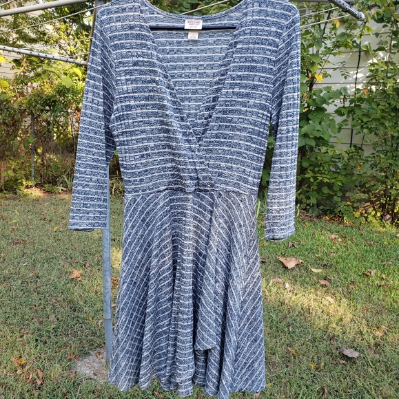 Massimo Supply Co., L, Lt. Blue w/ white stripes. - Picture 6 of 8